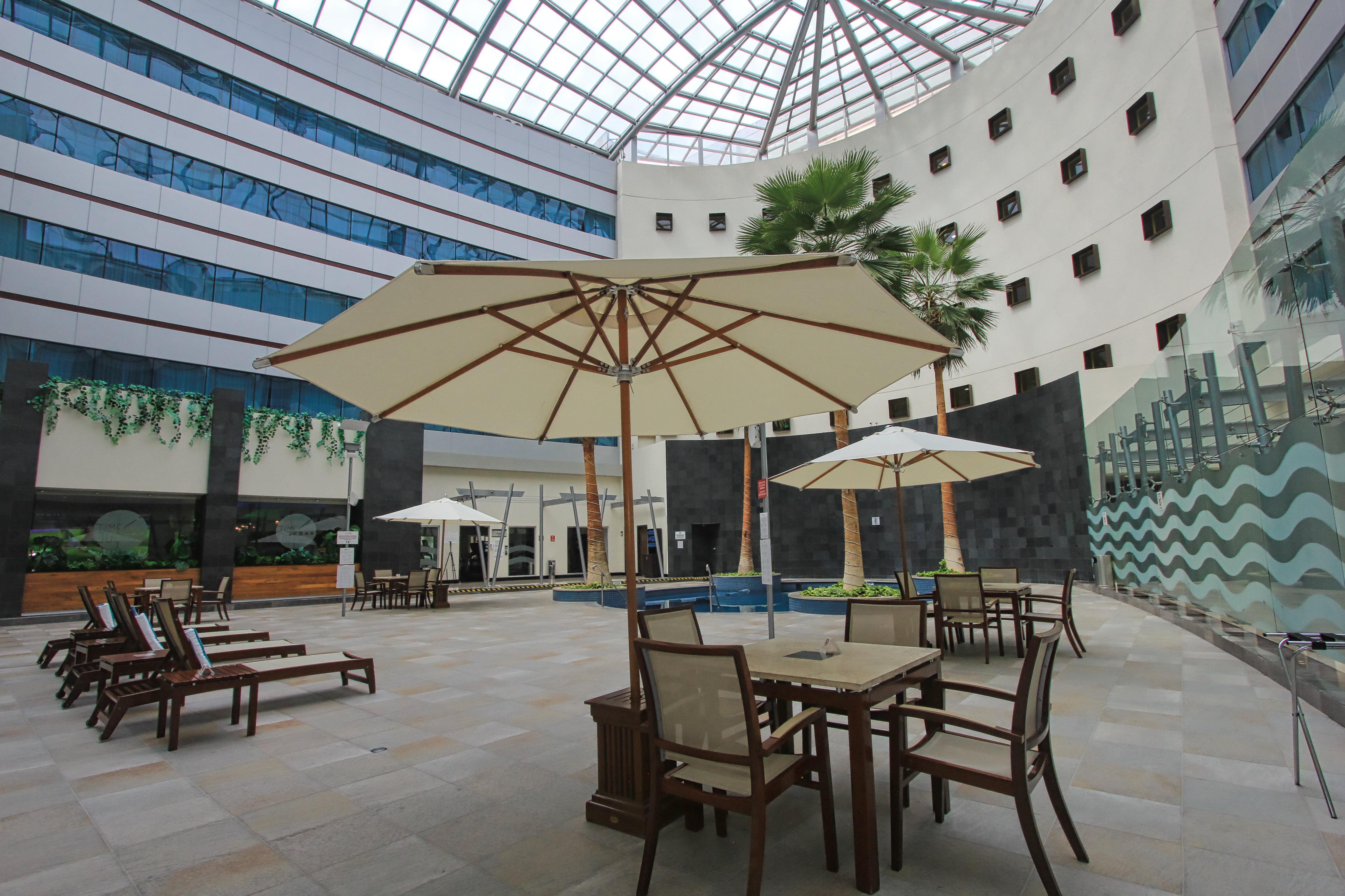 คราวน์ พลาซา เลออง Hotel เลออน ภายนอก รูปภาพ