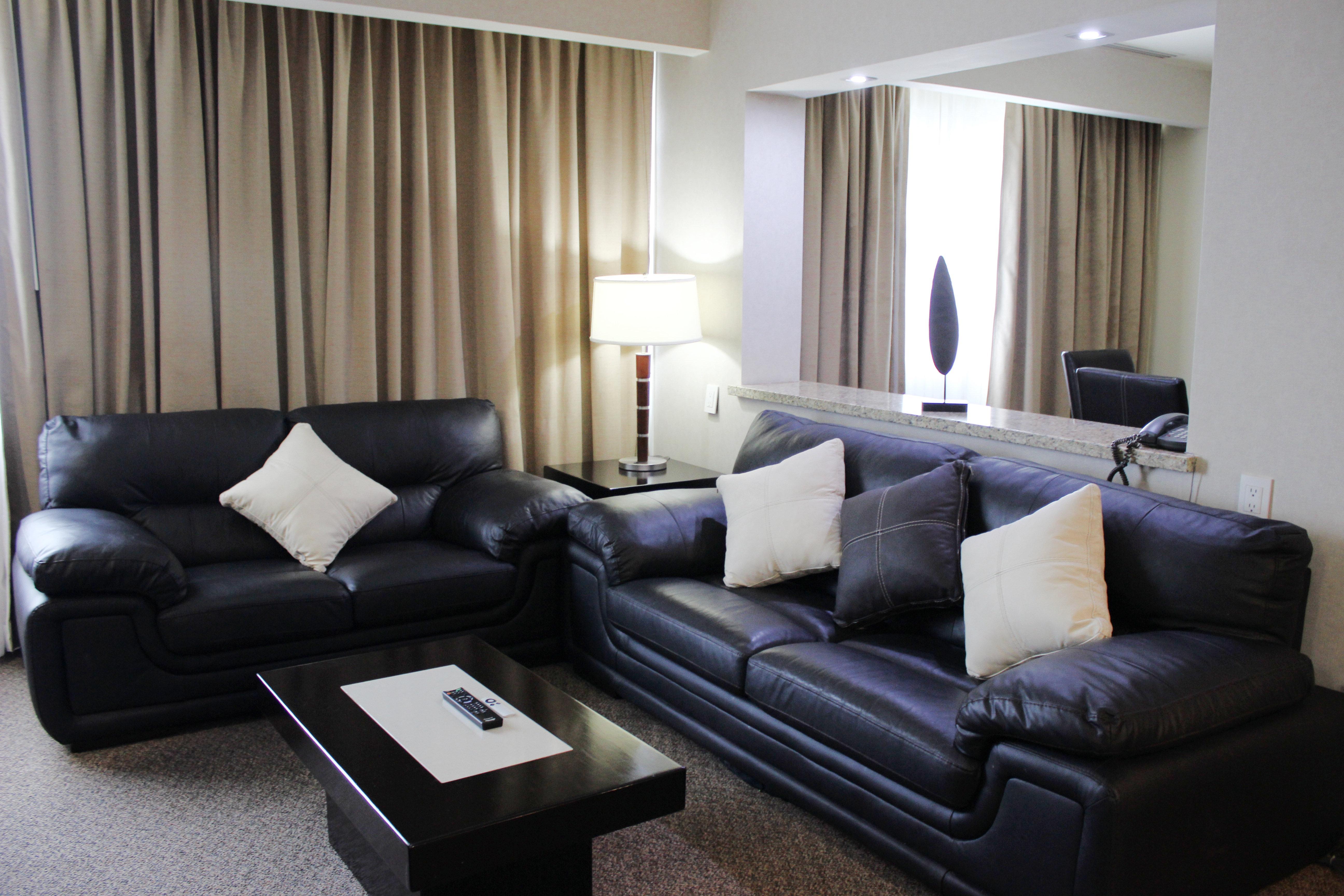 คราวน์ พลาซา เลออง Hotel เลออน ภายนอก รูปภาพ