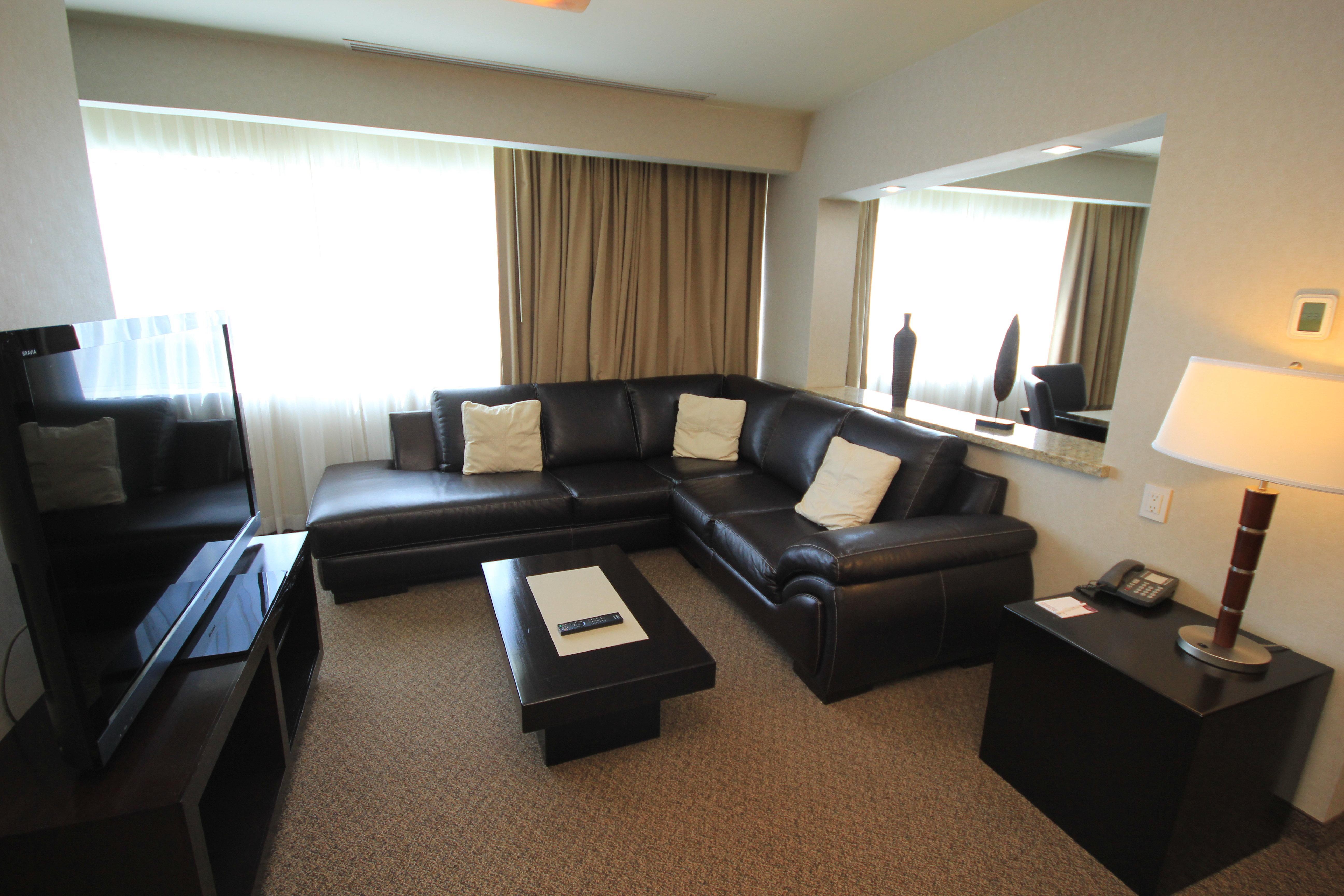 คราวน์ พลาซา เลออง Hotel เลออน ภายนอก รูปภาพ