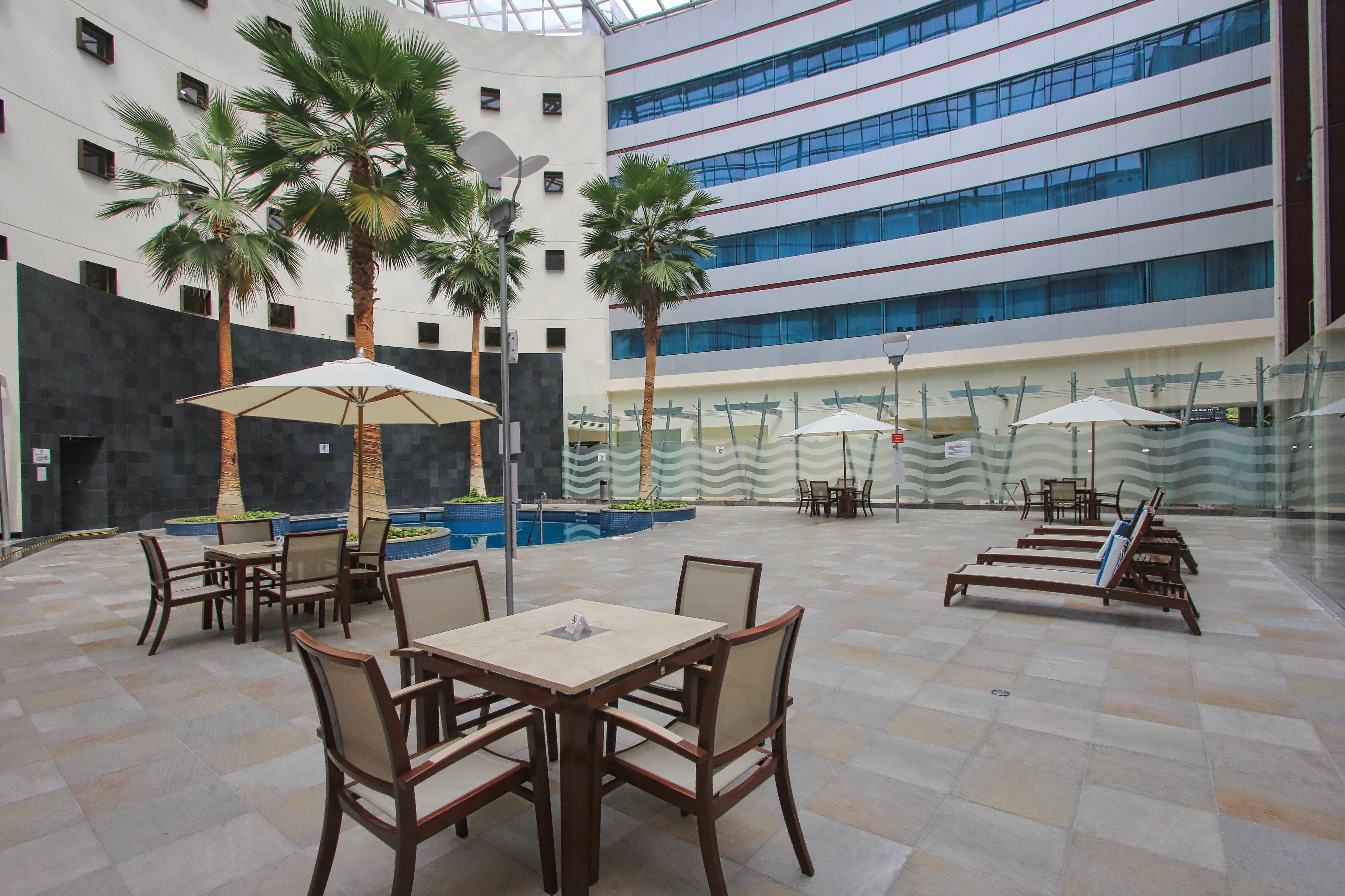 คราวน์ พลาซา เลออง Hotel เลออน ภายนอก รูปภาพ