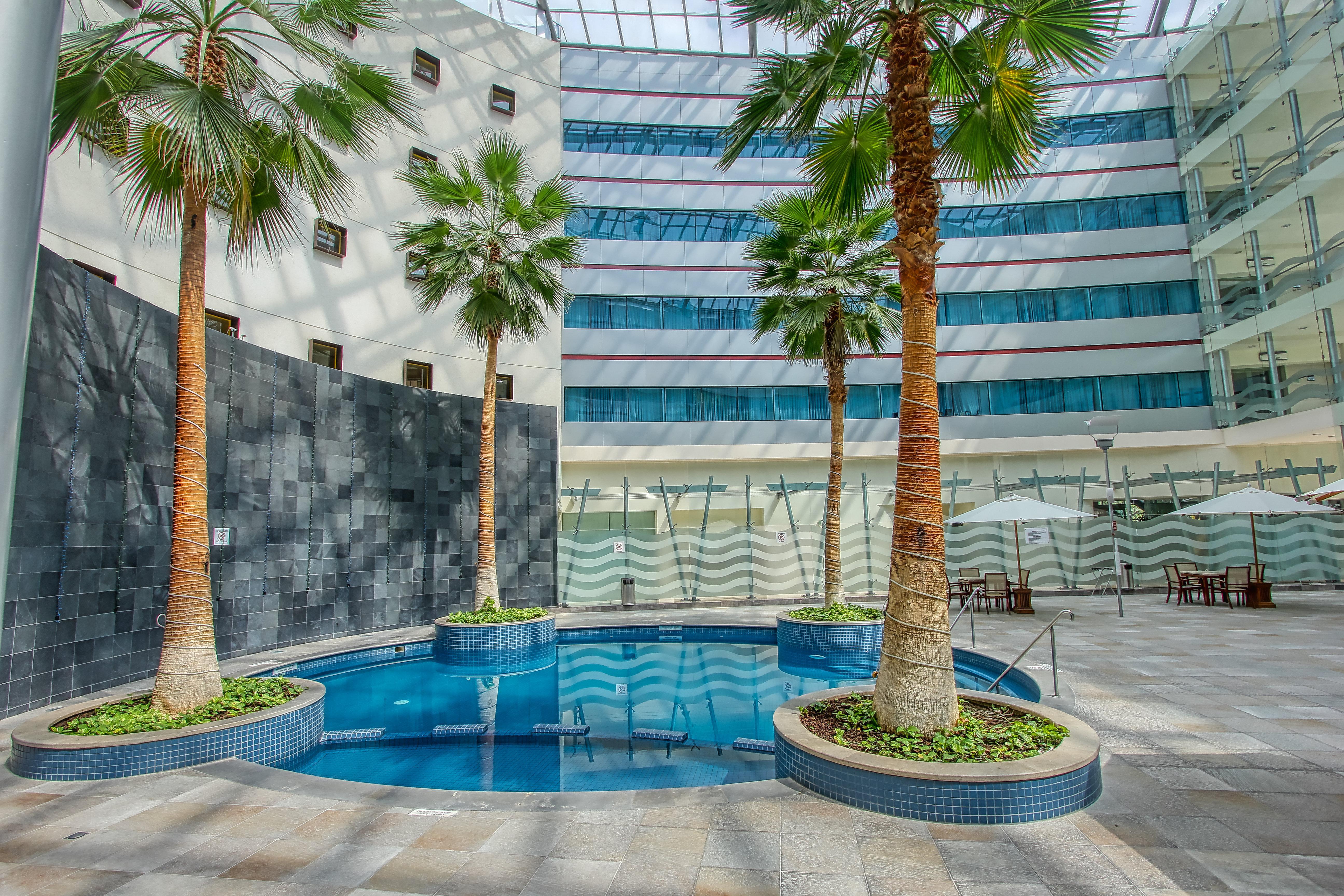 คราวน์ พลาซา เลออง Hotel เลออน ภายนอก รูปภาพ